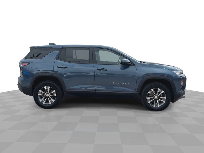 Chevrolet Equinox Vehicle Full-screen Gallery Image 14