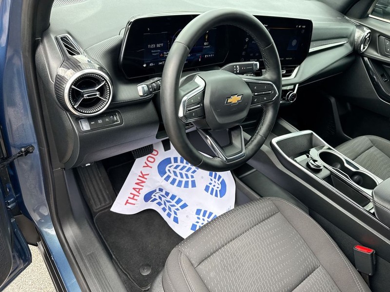 Chevrolet Equinox Vehicle Full-screen Gallery Image 17