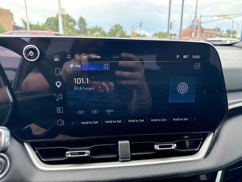 Chevrolet Equinox Vehicle Full-screen Gallery Image 20