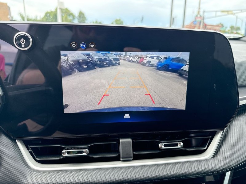 Chevrolet Equinox Vehicle Full-screen Gallery Image 21