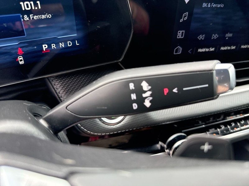 Chevrolet Equinox Vehicle Full-screen Gallery Image 22