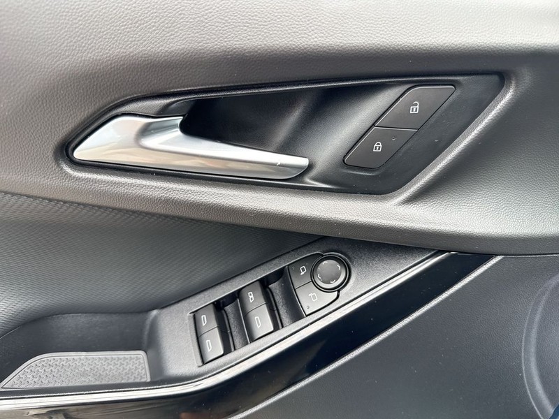 Chevrolet Equinox Vehicle Full-screen Gallery Image 29