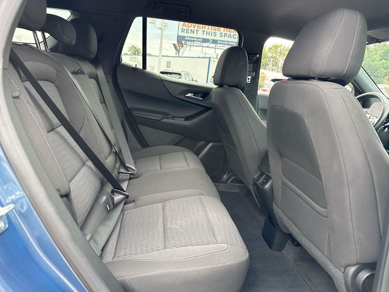 Chevrolet Equinox Vehicle Full-screen Gallery Image 32