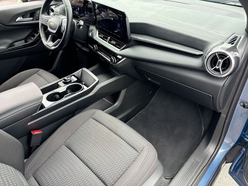 Chevrolet Equinox Vehicle Full-screen Gallery Image 34