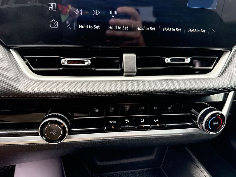 Chevrolet Equinox Vehicle Full-screen Gallery Image 38