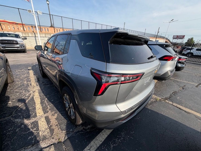 Chevrolet Equinox Vehicle Full-screen Gallery Image 4