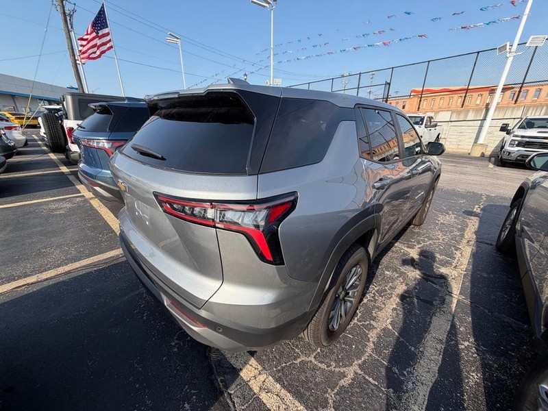 Chevrolet Equinox Vehicle Full-screen Gallery Image 6