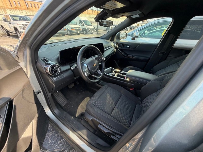 Chevrolet Equinox Vehicle Full-screen Gallery Image 7