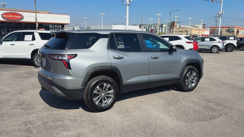 Chevrolet Equinox Vehicle Full-screen Gallery Image 13