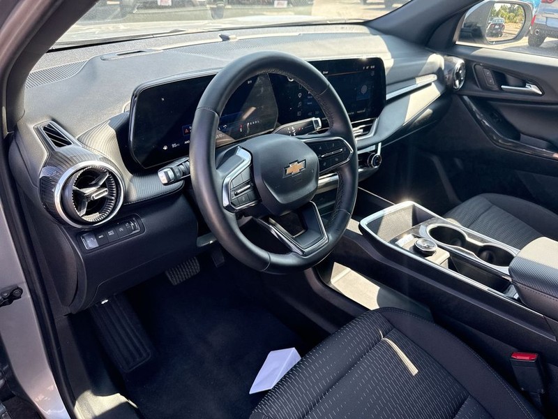 Chevrolet Equinox Vehicle Full-screen Gallery Image 21