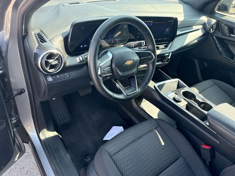 Chevrolet Equinox Vehicle Full-screen Gallery Image 23