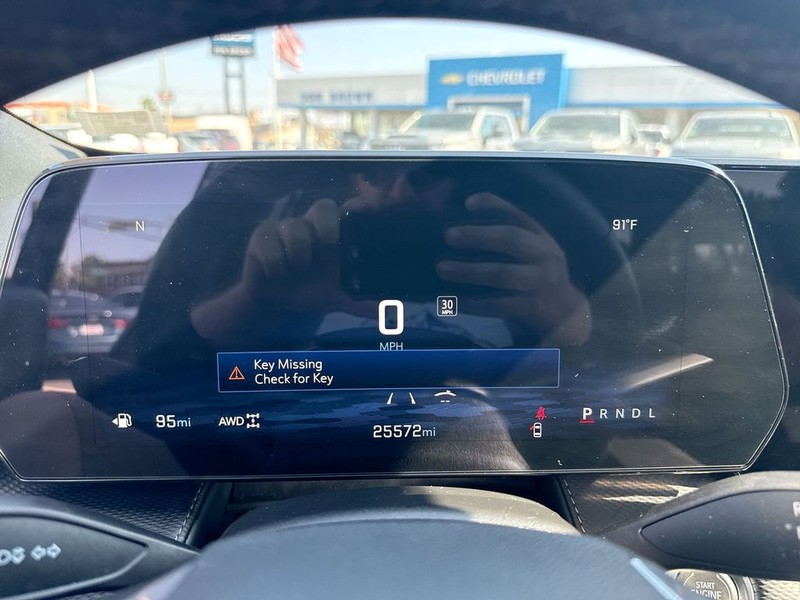 Chevrolet Equinox Vehicle Full-screen Gallery Image 24