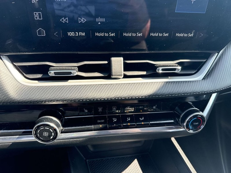 Chevrolet Equinox Vehicle Full-screen Gallery Image 31