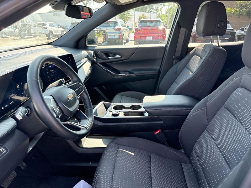 Chevrolet Equinox Vehicle Full-screen Gallery Image 33