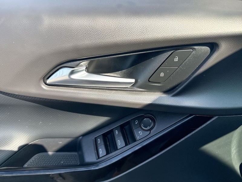 Chevrolet Equinox Vehicle Full-screen Gallery Image 35