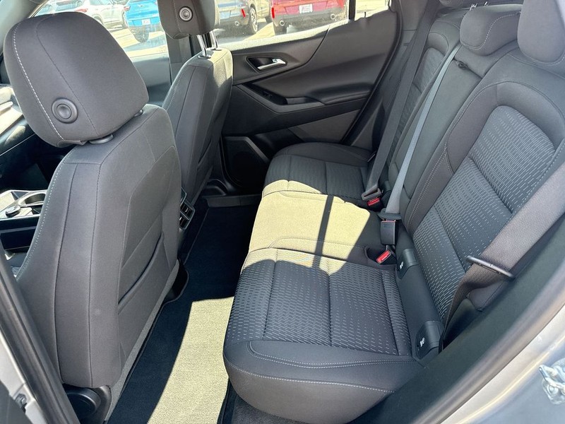 Chevrolet Equinox Vehicle Full-screen Gallery Image 36