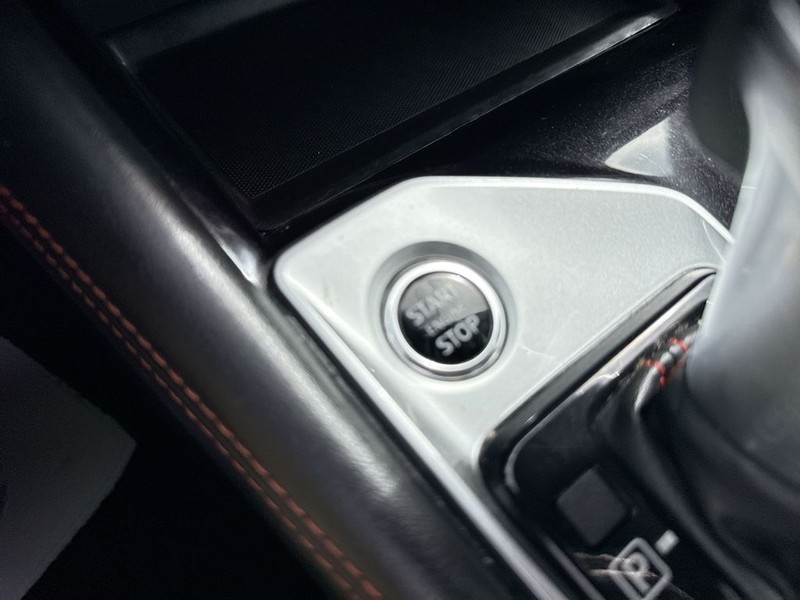 Nissan Altima Vehicle Full-screen Gallery Image 25