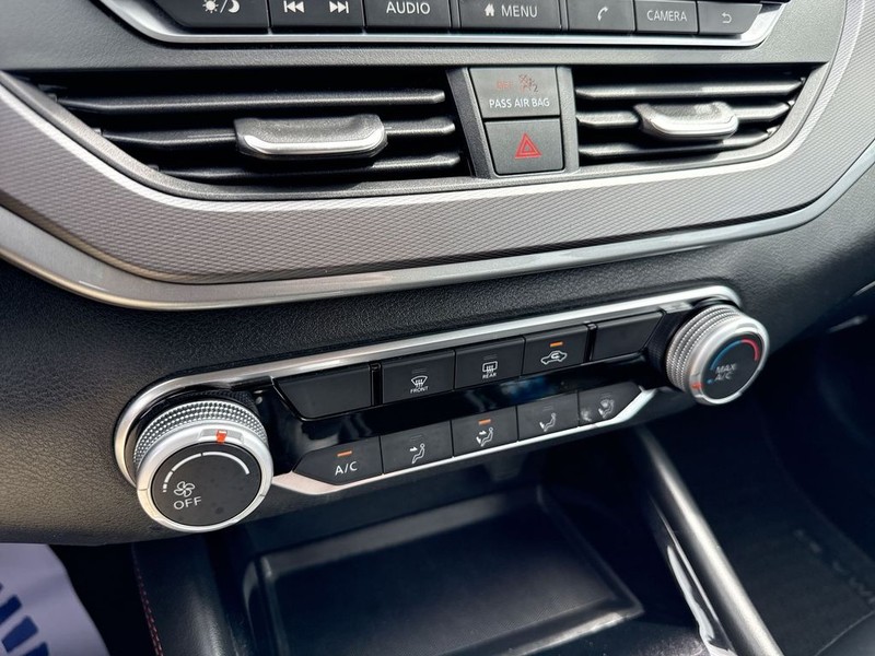 Nissan Altima Vehicle Full-screen Gallery Image 26