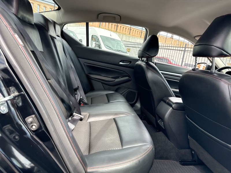 Nissan Altima Vehicle Full-screen Gallery Image 33