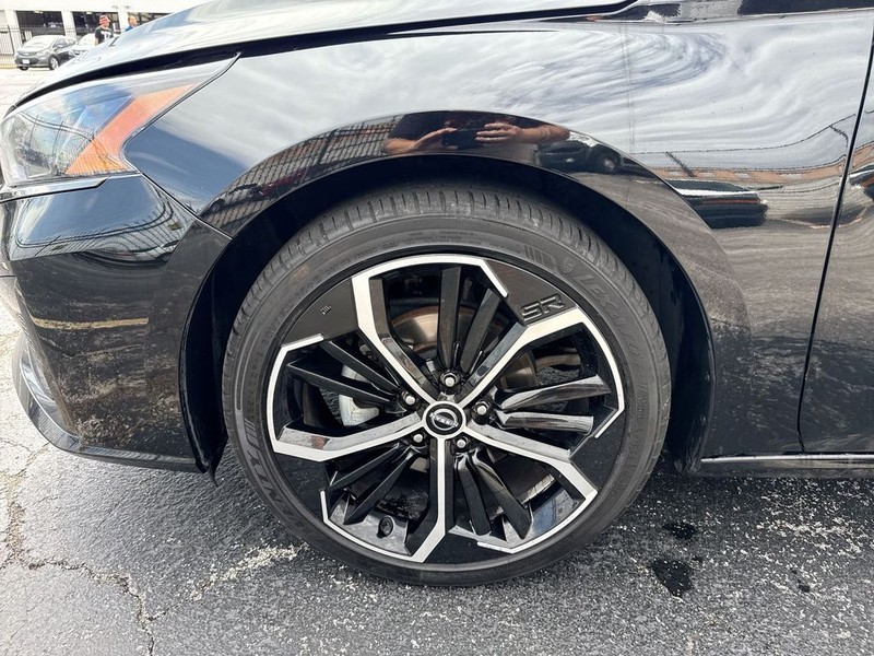 Nissan Altima Vehicle Full-screen Gallery Image 37