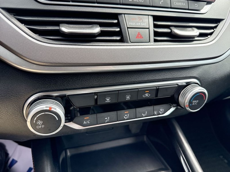 Nissan Altima Vehicle Full-screen Gallery Image 39