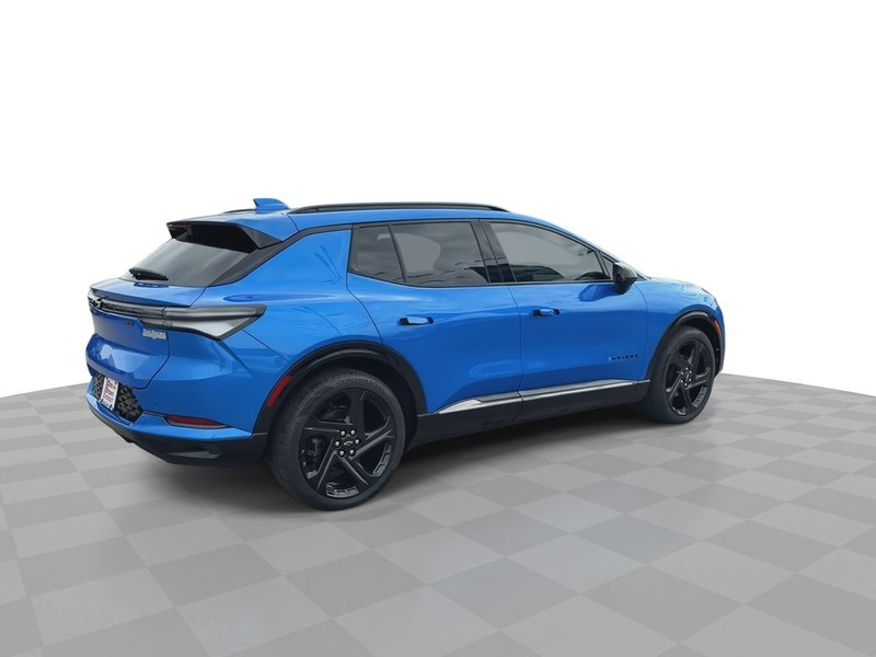 Chevrolet Equinox EV Vehicle Full-screen Gallery Image 09