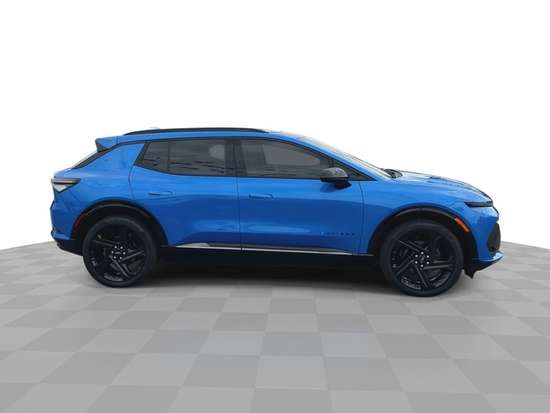 Chevrolet Equinox EV Vehicle Full-screen Gallery Image 10