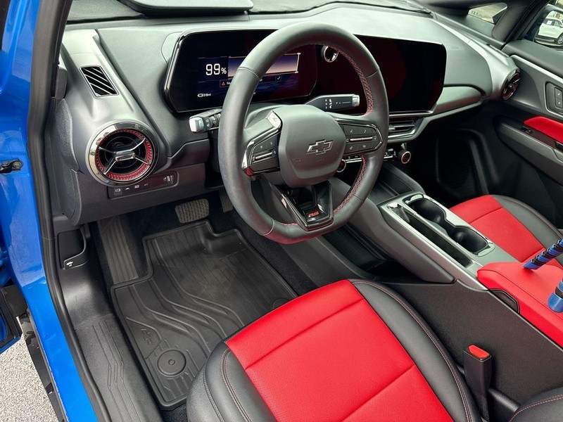Chevrolet Equinox EV Vehicle Full-screen Gallery Image 12