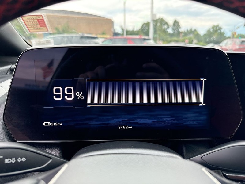 Chevrolet Equinox EV Vehicle Full-screen Gallery Image 13