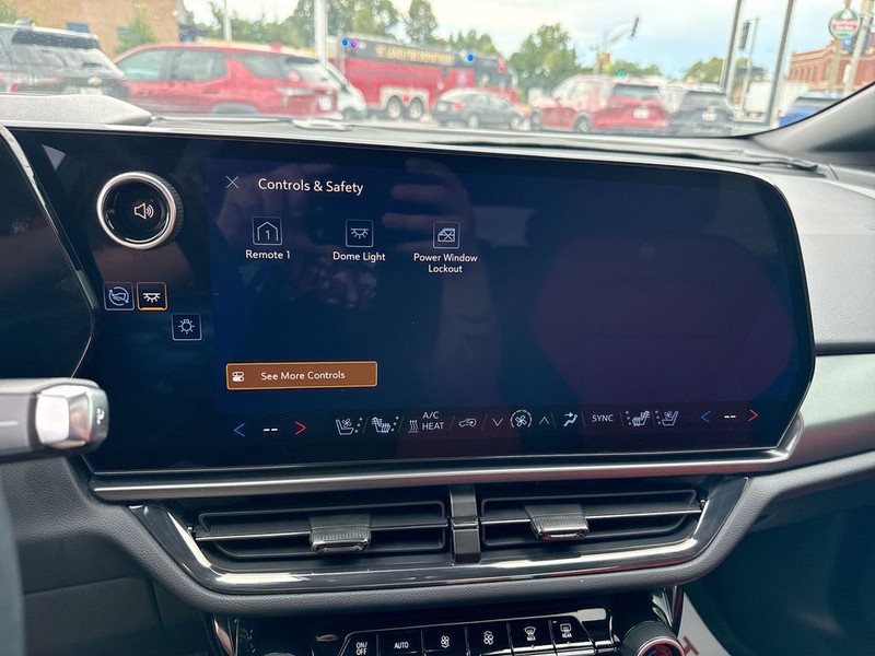 Chevrolet Equinox EV Vehicle Full-screen Gallery Image 15
