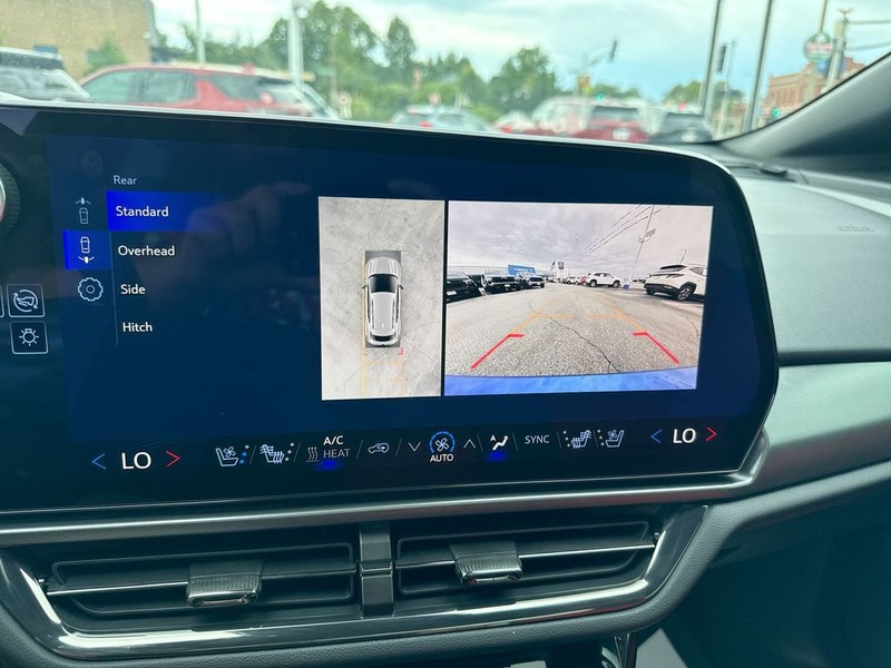 Chevrolet Equinox EV Vehicle Full-screen Gallery Image 16