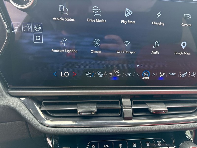 Chevrolet Equinox EV Vehicle Full-screen Gallery Image 18