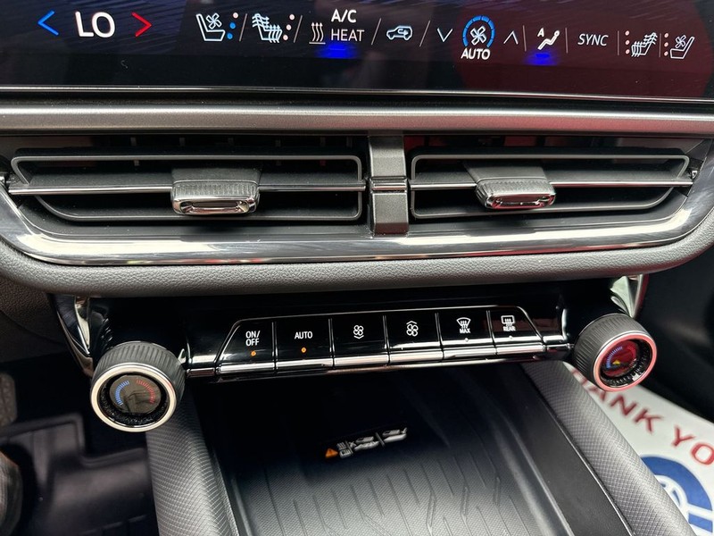 Chevrolet Equinox EV Vehicle Full-screen Gallery Image 19