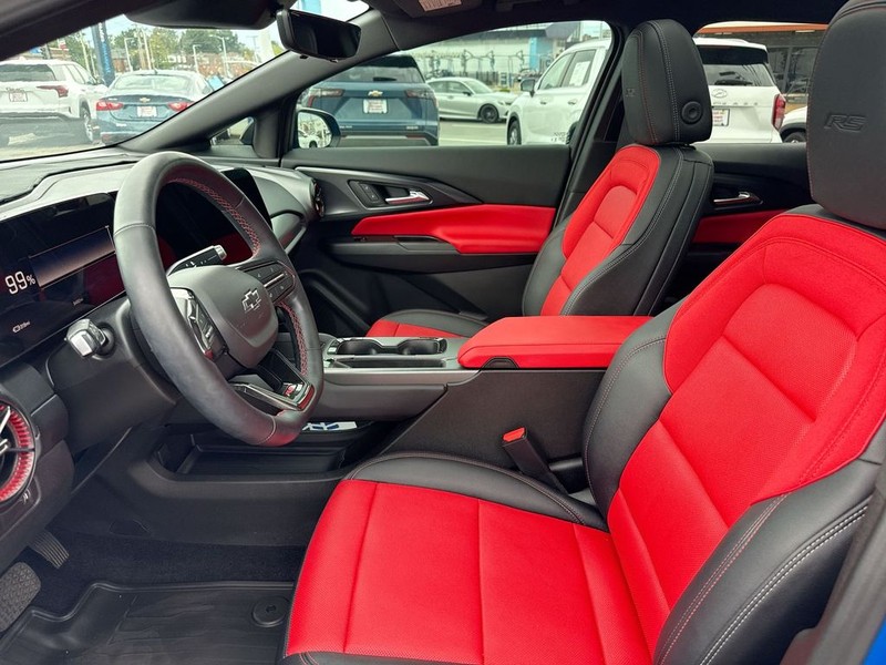Chevrolet Equinox EV Vehicle Full-screen Gallery Image 23