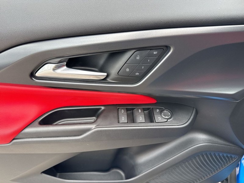 Chevrolet Equinox EV Vehicle Full-screen Gallery Image 24