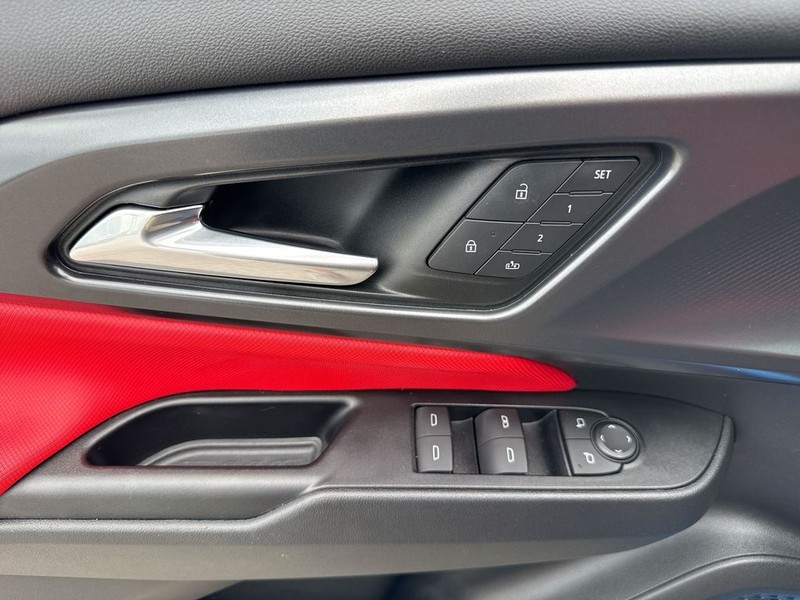 Chevrolet Equinox EV Vehicle Full-screen Gallery Image 25