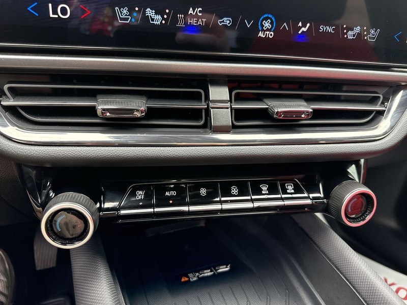 Chevrolet Equinox EV Vehicle Full-screen Gallery Image 34