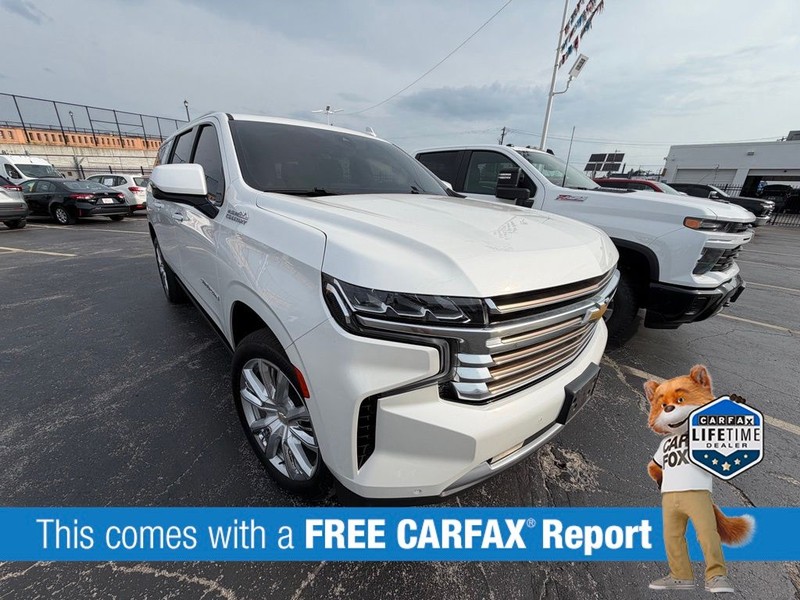 Chevrolet Suburban Vehicle Full-screen Gallery Image 3