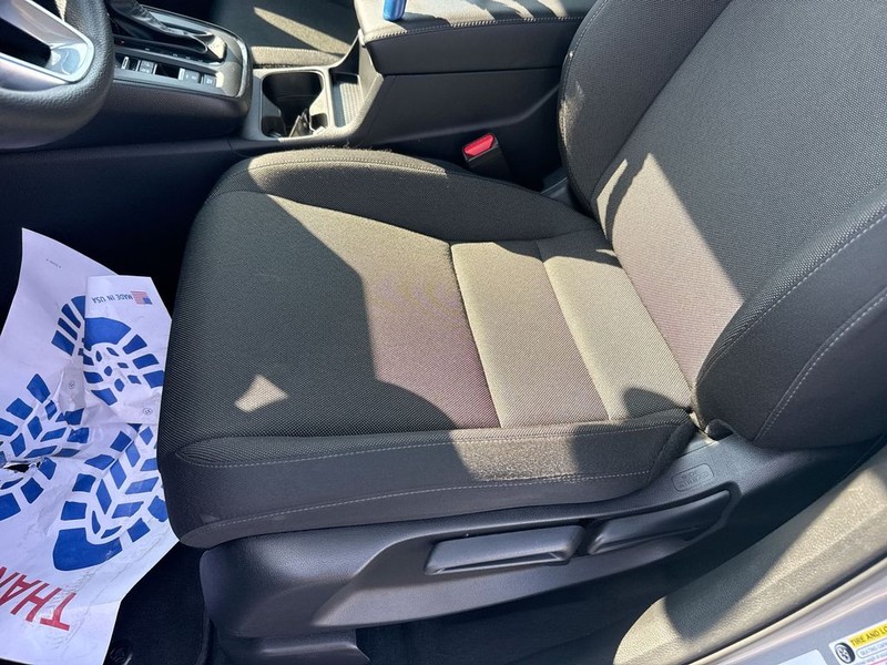 Honda CR-V Vehicle Full-screen Gallery Image 18