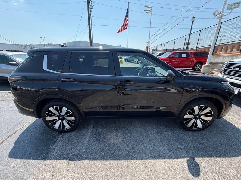 Mitsubishi Outlander Vehicle Full-screen Gallery Image 14