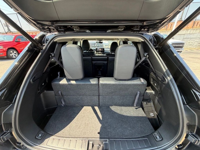 Mitsubishi Outlander Vehicle Full-screen Gallery Image 17