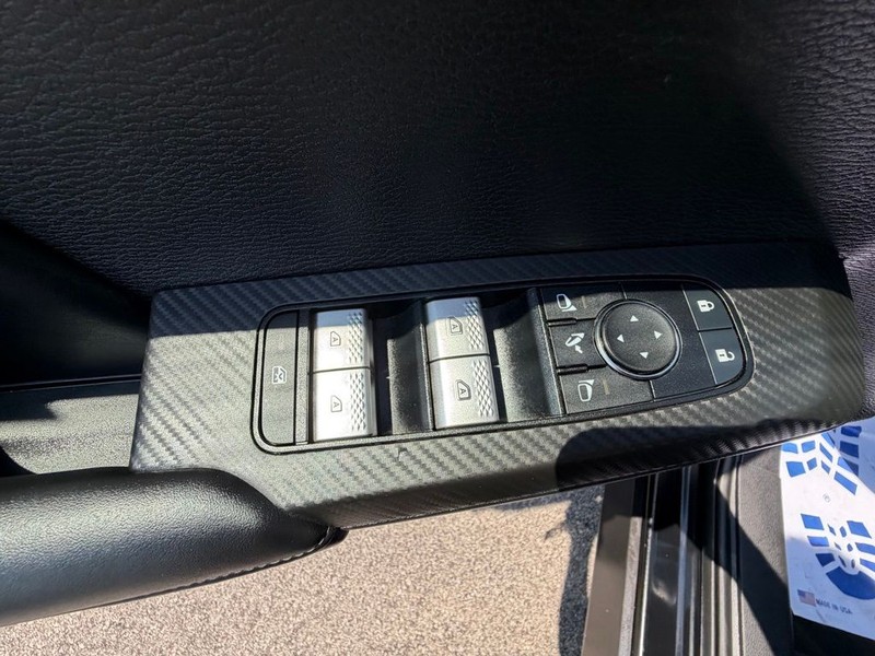 Mitsubishi Outlander Vehicle Full-screen Gallery Image 20