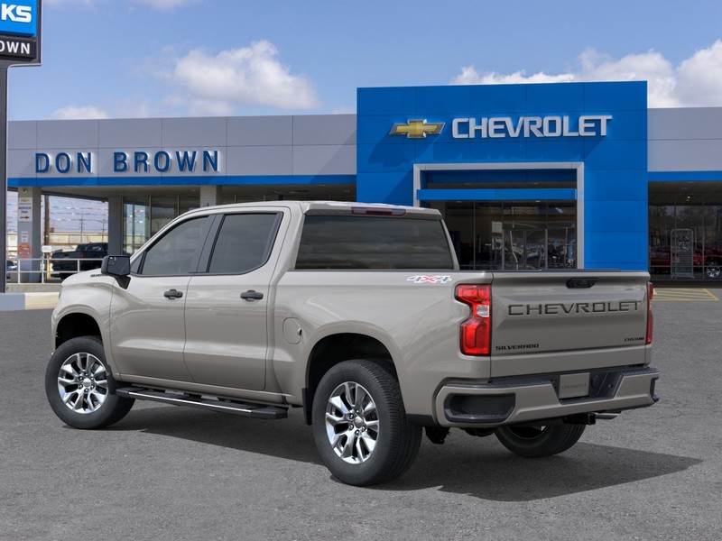 Chevrolet Silverado 1500 Vehicle Full-screen Gallery Image 3