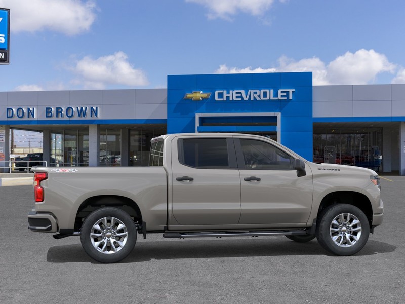 Chevrolet Silverado 1500 Vehicle Full-screen Gallery Image 5