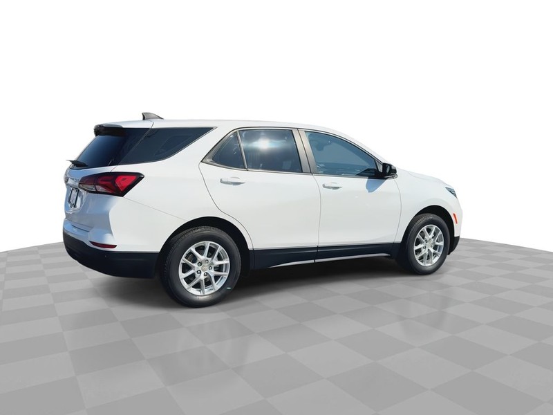 Chevrolet Equinox Vehicle Full-screen Gallery Image 09