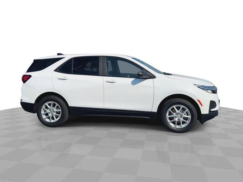 Chevrolet Equinox Vehicle Full-screen Gallery Image 10