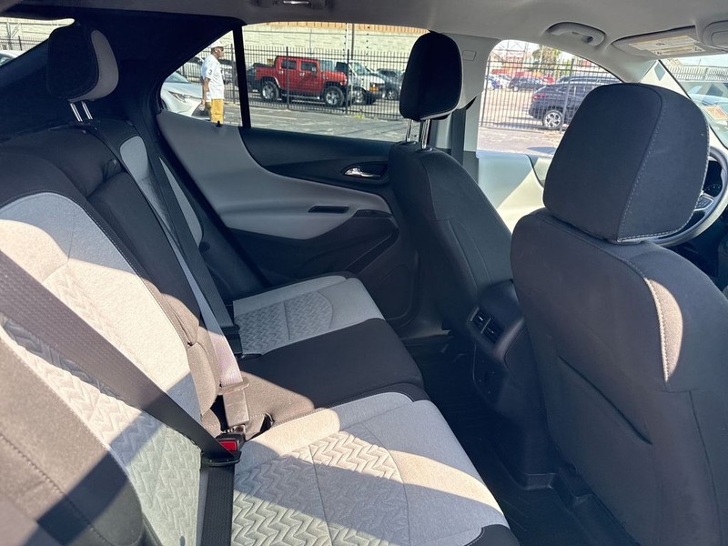 Chevrolet Equinox Vehicle Full-screen Gallery Image 13