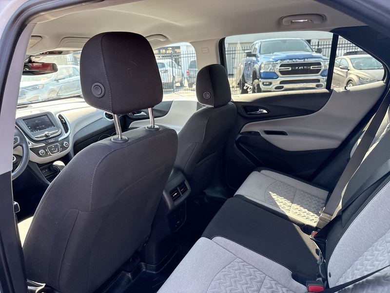 Chevrolet Equinox Vehicle Full-screen Gallery Image 14