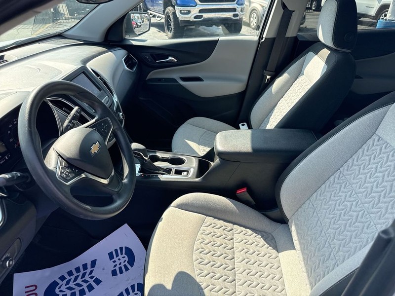 Chevrolet Equinox Vehicle Full-screen Gallery Image 15