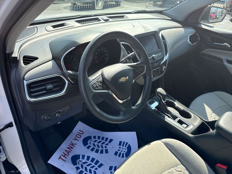 Chevrolet Equinox Vehicle Full-screen Gallery Image 16